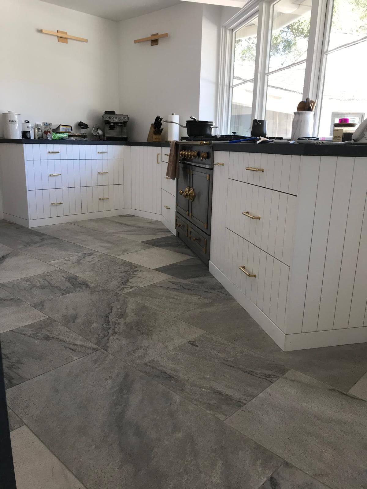 American style white shaker kitchen cabinets with gold hardware